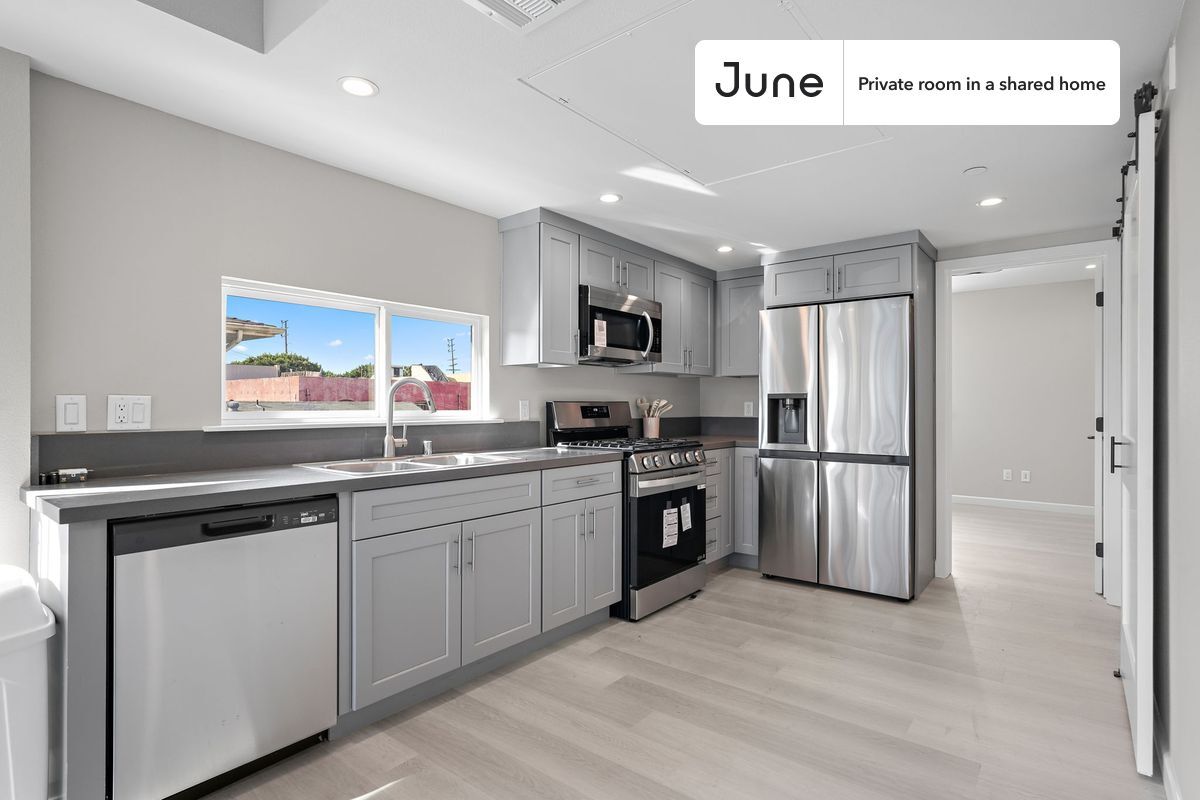Building Photo - Room in Shared 5 bed/5 bath home in Boyle Heights