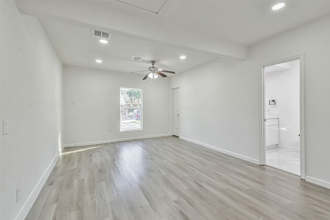Building Photo - 6315 Overdale St
