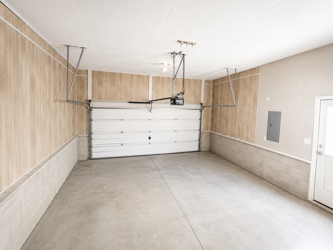 Building Photo - 711 Dutchman Ct