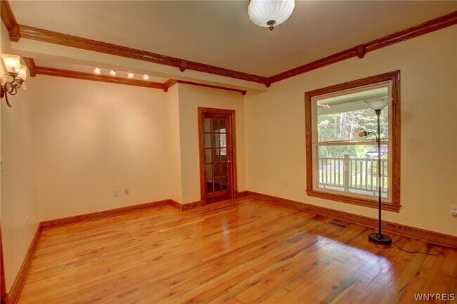 Building Photo - 5880 Draudt Rd