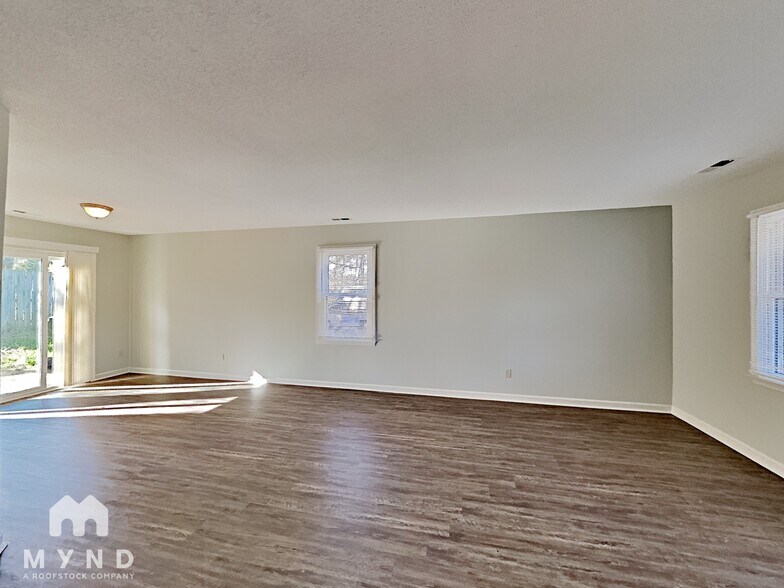 Building Photo - 5 Thensia Ct
