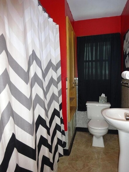 Building Photo - 116 S Sherwood St