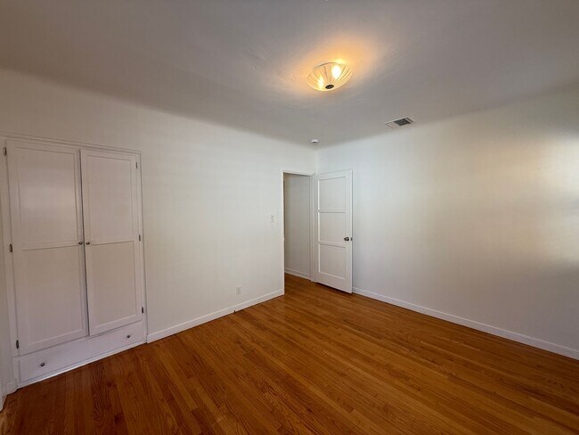 Building Photo - Amazing 3 Bedroom Montrose Home!