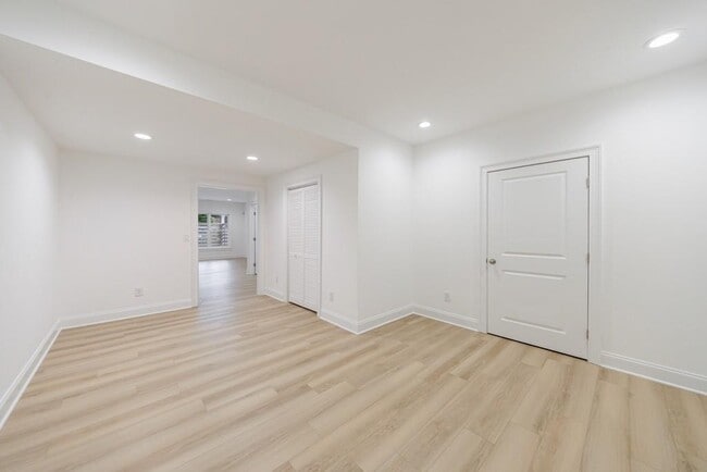 Building Photo - 11760 Stratham Dr
