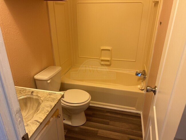 Building Photo - 5013 Tiffany Cir