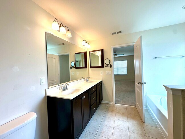 Building Photo - 8019 Kelburn Ln