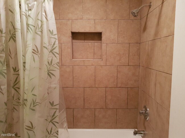 Building Photo - 2 br, 2.5 bath  - Avery Close