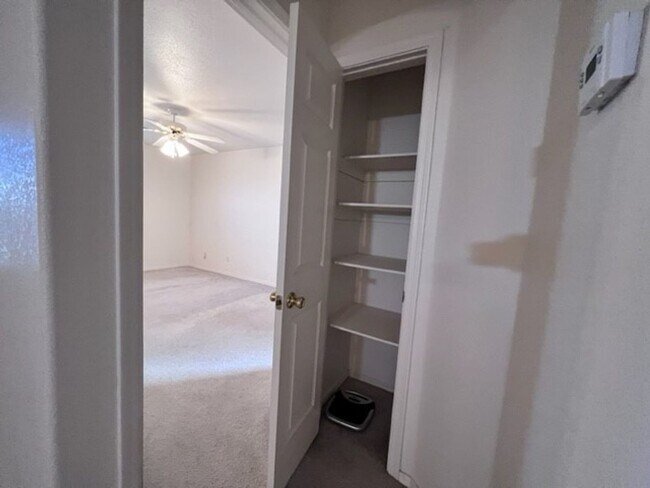 Building Photo - Silver Sands Community Home with fenced Yard 2BR plus bonus area