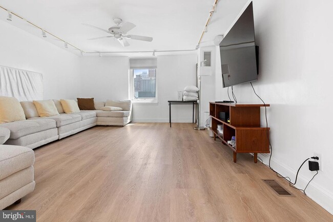 Building Photo - 317 S 18th St