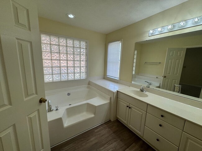 Building Photo - End of Cul-de-sac home