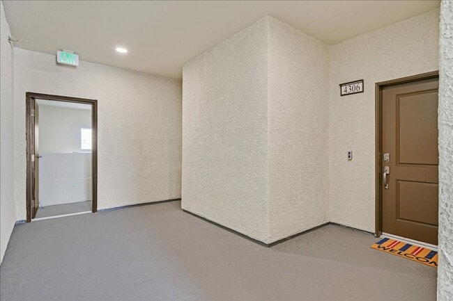 Building Photo - 2555 Hampton Rd