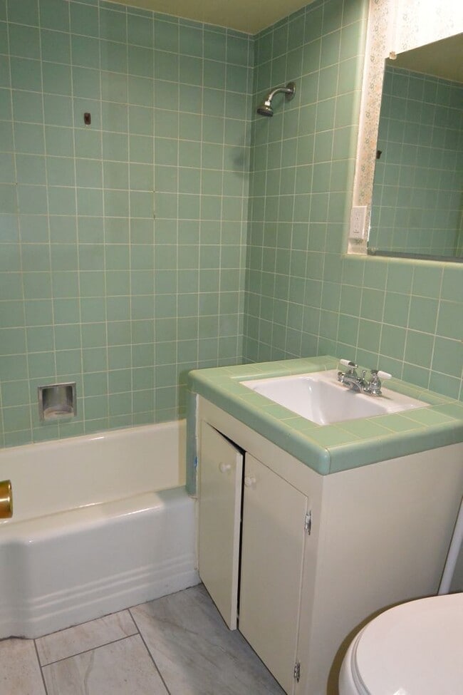 Building Photo - 108 N Crenshaw St