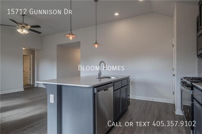 Building Photo - 15712 Gunnison Dr