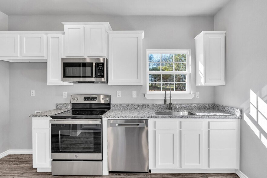 Building Photo - 518 Ranier Dr