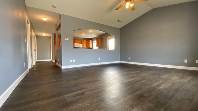 Building Photo - 2 Bedroom, 2 Bathroom Duplex, Close to Ft ...
