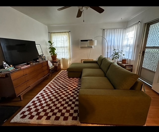 Current tenants decor - 4435 12th St