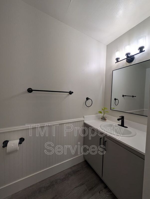 Building Photo - 4068 Weymouth Ln