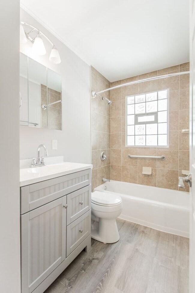 Building Photo - 2242 Zumbehl Rd