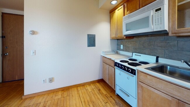 Building Photo - 10 Langdon St