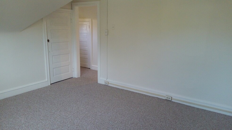Bedroom/living room - 2116 Old Welsh Road