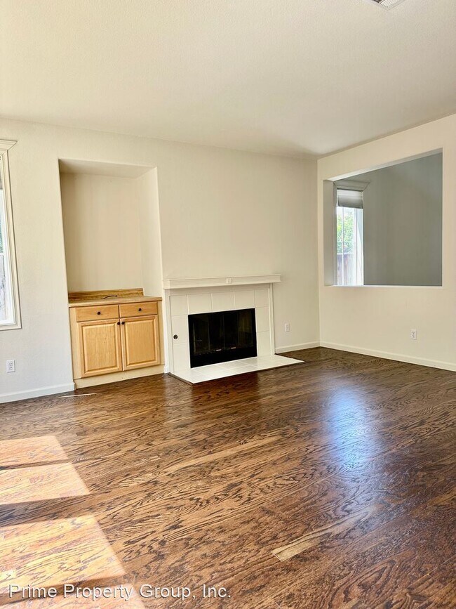 Building Photo - 3 br, 2.5 bath House - 5105 Aspen St.