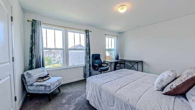 Building Photo - A stylish and modern single-family home wi...