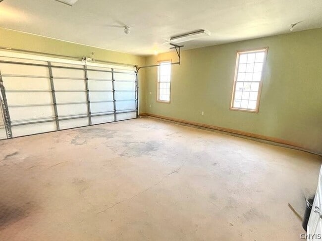 Building Photo - 1018 W State Rd