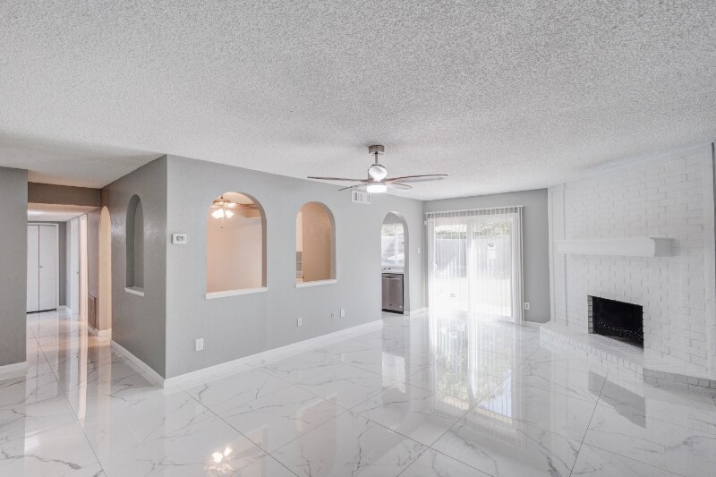 Building Photo - 3501 Green Hill Dr