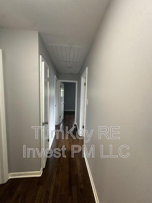 Building Photo - 923 W 187th St