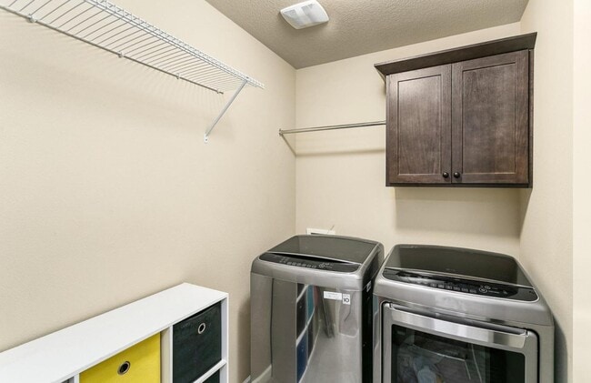 Building Photo - 2833 25th Ave