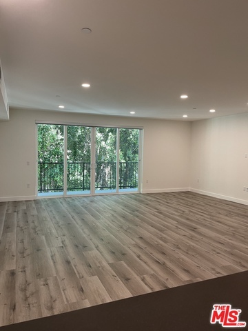 Building Photo - 4806 Sylmar Ave