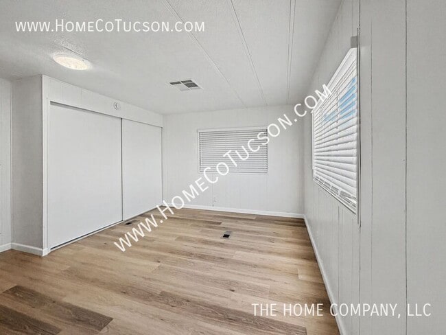 Building Photo - 264 W Aliso Dr