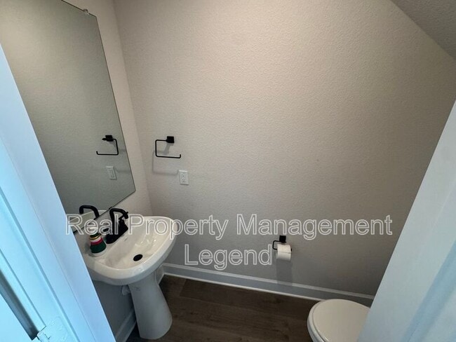 Building Photo - 1210 Bullock Dr