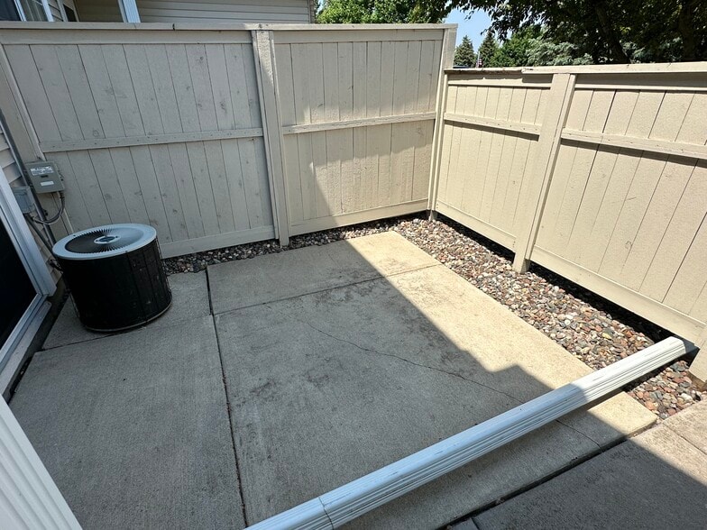 Building Photo - 10802 Lexington Dr