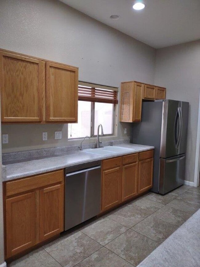 Building Photo - PEORIA ESTATES