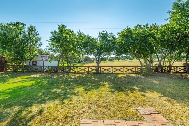 Building Photo - 3 Bedroom 2 Bath 2 Car Garage - Backs Up To A Nice Farm