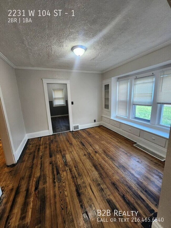 Building Photo - 2231 W 104th St
