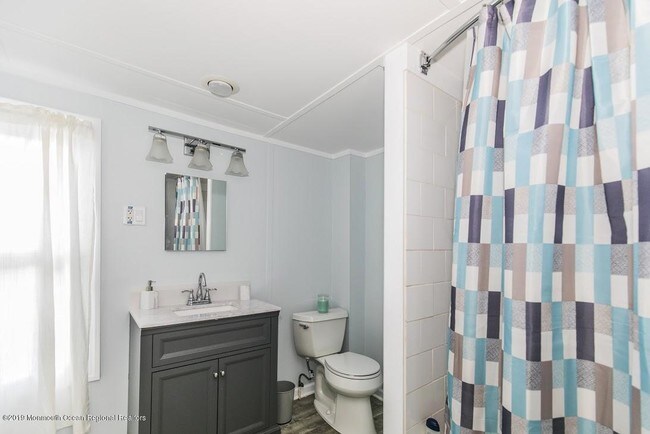 Building Photo - 105 Webb Ave