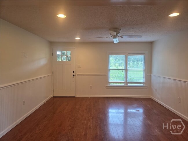 Building Photo - 807 Pound Rd