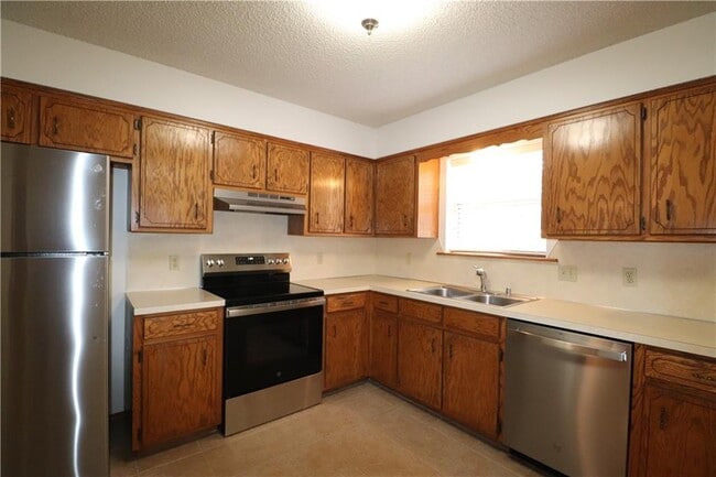 Building Photo - 2701 Dividend Dr