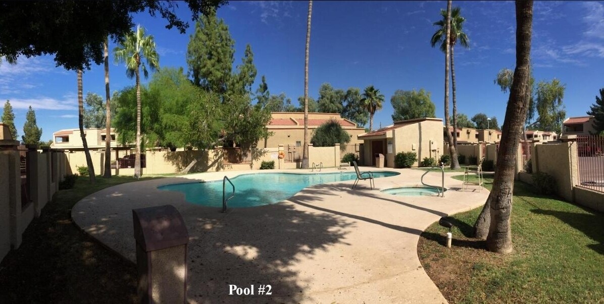 Building Photo - 850 S River Dr