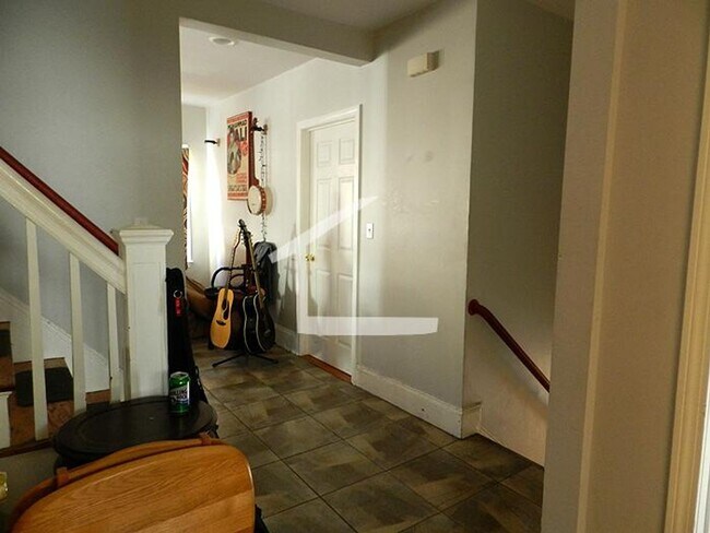 Building Photo - Large Apartment in Allston, Students Welcome! Pets Friendly. Laundry on a Site, Parking for Rent