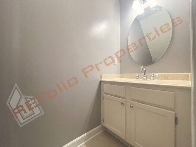 Building Photo - Fantastic Location! Beautiful 2 Bedroom 2....