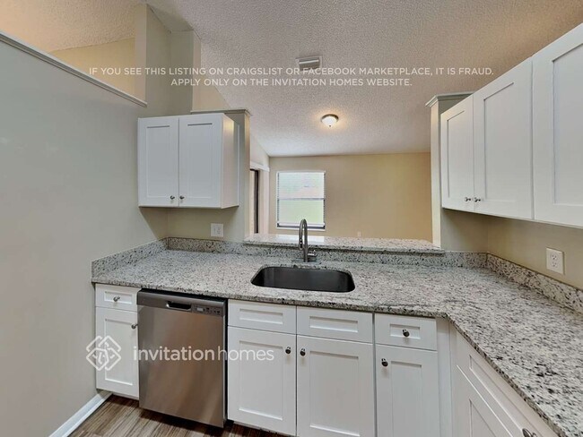 Building Photo - 2206 Fairmont Cir