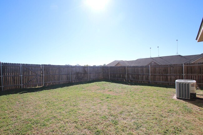 Building Photo - 105-107 Sunburst Court