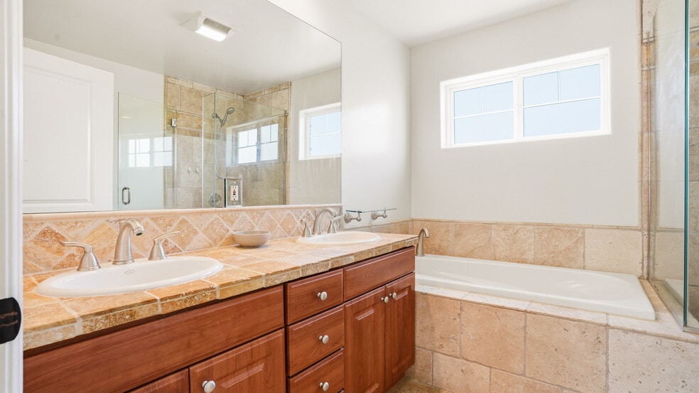 Building Photo - 10752 Hortense St