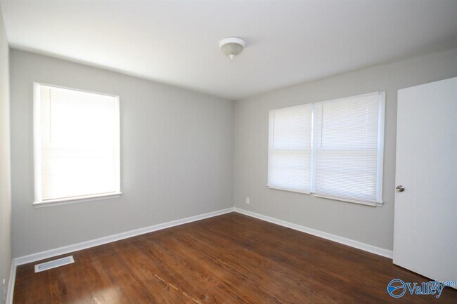 Building Photo - 3306 Bartee Ln NW