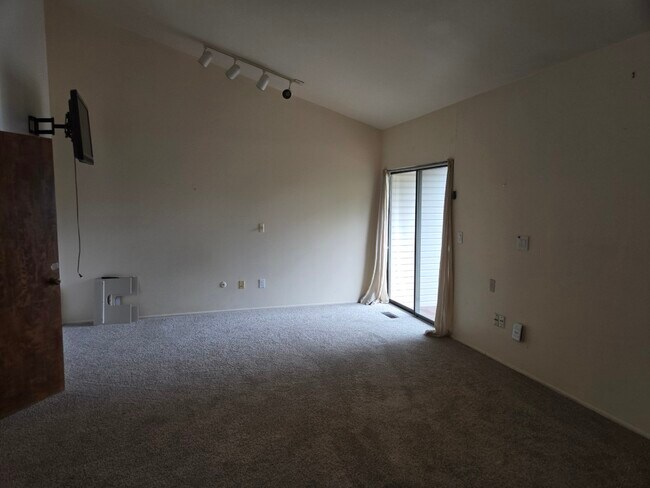 Building Photo - 6136 Palomino Ct