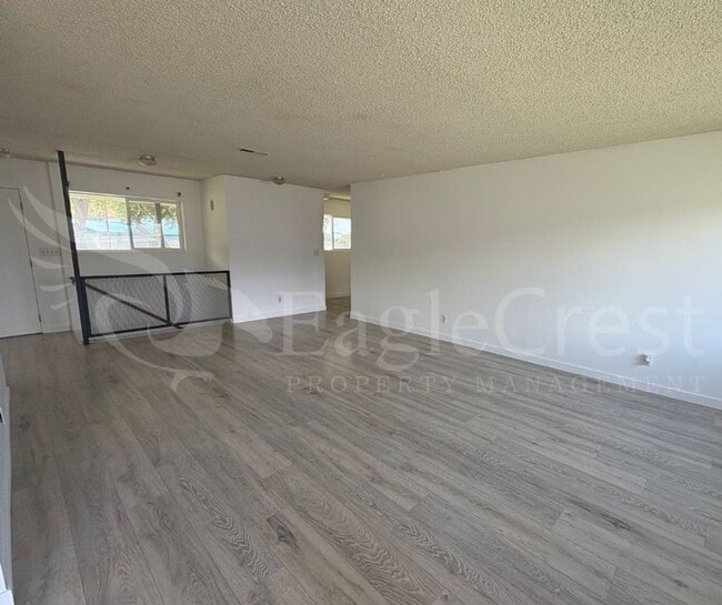 Building Photo - Three Bedroom, Two Bathroom House plus bon...