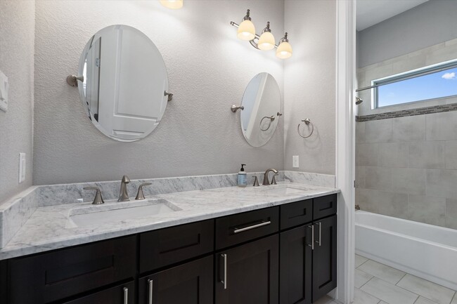 Building Photo - Modern Luxury Meets Austin Charm: 4 BR, 2.5 BA Gem